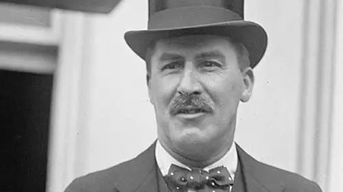 HOWARD CARTER