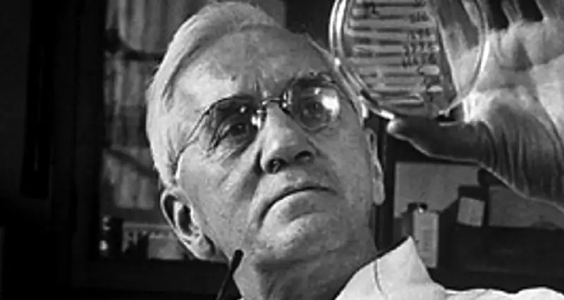 ALEXANDER FLEMING