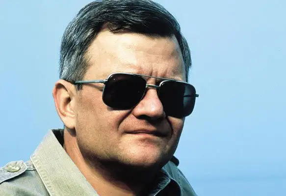 TOM CLANCY