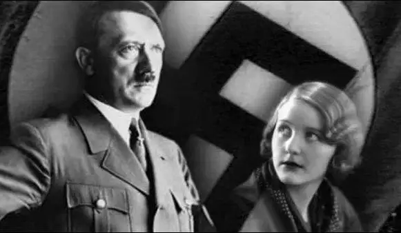 ADOLF HITLER E EVA BRAUN